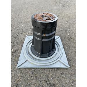 Stofnlokah með undirplötu PEHD stærri gerð DIN 4056: PA hólkur og GG lok á lið. H=300+hæðarst.150mm